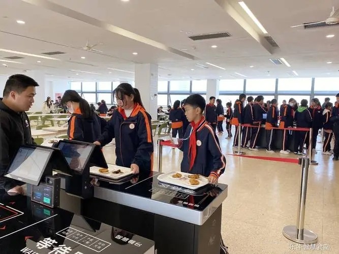 智慧食堂來(lái)臨，食堂承包公司如何選擇智慧食堂品牌？